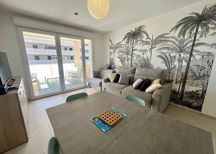 Spacieux Et Lumineux Dans A 650m De La Apartment