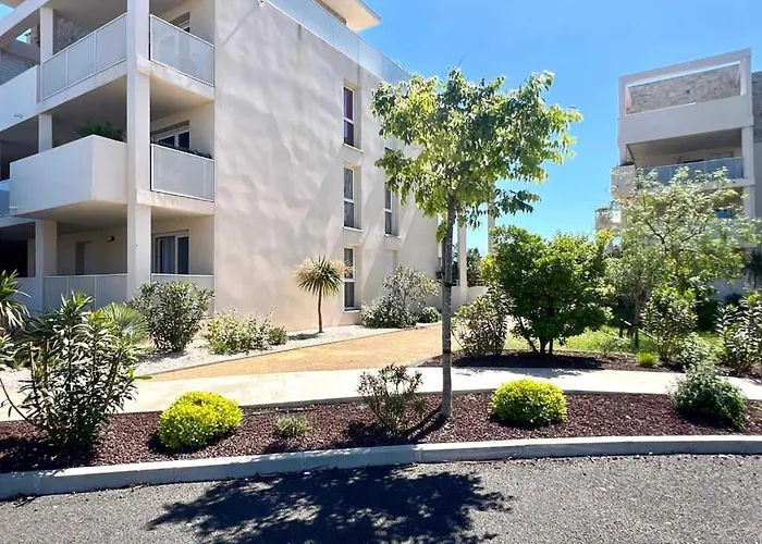 Spacieux Et Lumineux Dans A 650m De La Sérignan